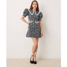 Contrast Oversized Collar Mini Dress - Black Floral