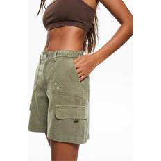 Pull&Bear Kakifärgade Bermudashorts Med Cargostil - Grön