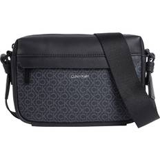 Calvin Klein Axelremsväskor Calvin Klein Axelremsväska - Must
