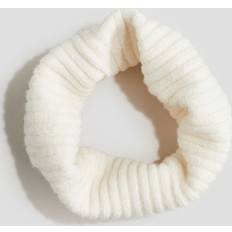 H&M Crèmevit Ribbstickad Tubhalsduk -