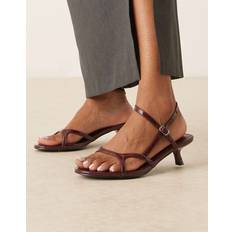 Glamorous Röda Sandaletter Glamorous Vinröda Lackade Sandaler Med Taxklack Och Remmar