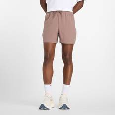 Fitness & Gym - Pink Trousers & Shorts New Balance Sport Essentials Short 5 Herren Laufshorts