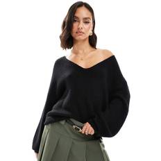 Fluffy V-Neck Slouchy Jumper - Black