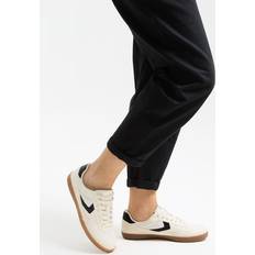Vita Retrostil Sneakers - Vit