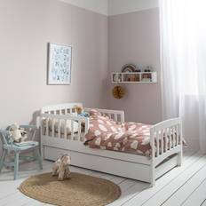 Juni Toddler Bed Solid Wood Pull Out Trundle