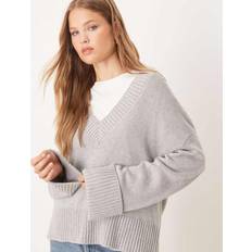 Tröjor Gina Tricot V Neck Knitted Sweater Sticked Tripod - Grå