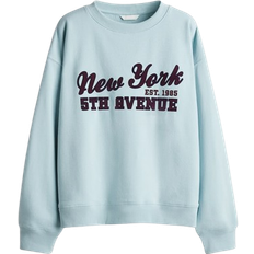 H&M Sweatshirt with Text Motif - Light Blue/New York