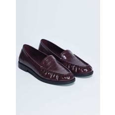 Coby Ruched Toe Croc Loafer - Burgundy