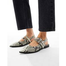 Low Shoes New Look slingback buckle detail shoe in snake print-White