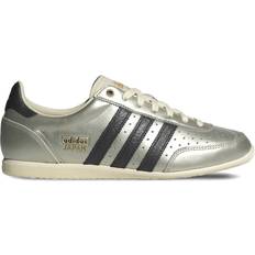 Silver - adidas Gazelle Shoes adidas Gazelle Lo Pro Three-Stripe Leather Sneakers - Silver