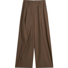 Bershka Bruna Byxor Bershka Byxa mörkbrun / off-white