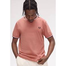 Fred Perry Rosa T-shirts Fred Perry Twin Tipped Short Sleeved T Shirt - Pink