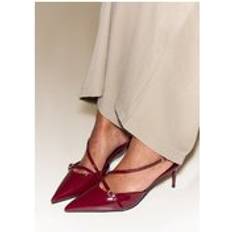 PrettyLittleThing Point Toe Buckle Detail Low Heel Courts - Red