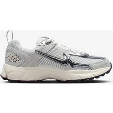 Nike Vomero 5 GS - Photon Dust/Gridiron/Sail/Chrome