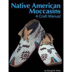 Native American Moccasins: A Craft Manual (Häftad, 2013)