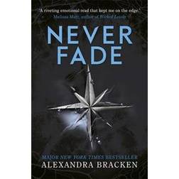 Never Fade: Book 2 (A Darkest Minds Novel) (Paperback, 2016)