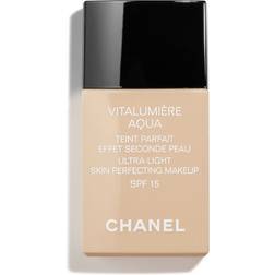 Chanel Vitalumière Aqua erittäin kevyt meikkivoide ihon säteilevään ilmeeseen sävy 10 Beige SPF 15 30 ml