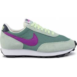 Nike Daybreak W - Silver Pine/Hyper Violet