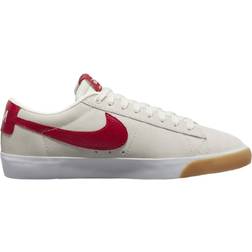 NIKE SB Blazer Low GT M - Sail/White/Gum Light Brown/Cardinal Red