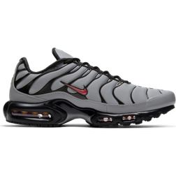 Nike Air Max Plus M - Wolf Grey/Dark Smoke Grey/Black/Bright Crimson