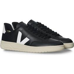 Veja V-12 Leather M - Black/White
