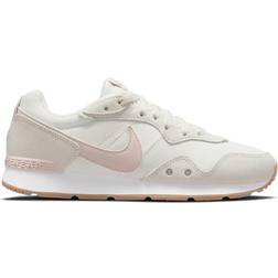 Nike Venture Runner W - Sail/White/Gum Light Brown/Pink Oxford