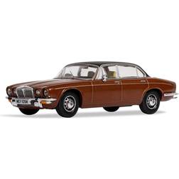 Corgi Daimler Double Six Series 2 Vanden Plas 1:43