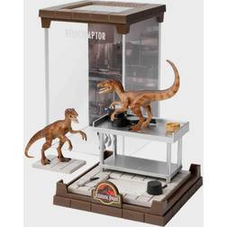The Noble Collection Jurassic Park Velociraptor Diorama Figure