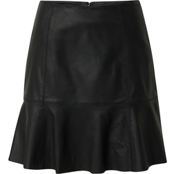 Y.A.S Women's short leather skirt. Black