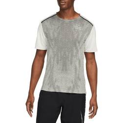 Nike Dri-FIT Run Division Rise 365 Running T-Shirt in