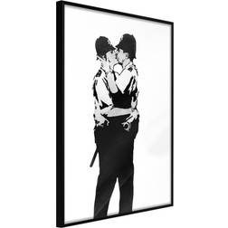 Artgeist Banksy: Kissing Coppers I Svart med passepartout Poster