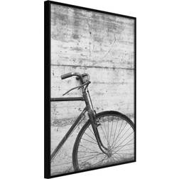 Artgeist med ramme Bicycle Leaning Against the Wall Guld 30x45 Plakat