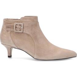 Bella Vita Bindi (Women's) Almond/Suede