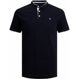 Jack & Jones Essentials Marineblå poloskjorte med grandad-krave og pyntekanter Mørk marineblå