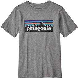 Patagonia Boys' P-6 Logo Organic T-Shirt, Gravel Heather w/White, Mjuk t-shirt