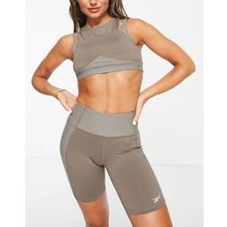 Reebok Yoga Studio Brune højtaljede leggingsshorts med ribstrikkede detaljer