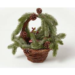 Homescapes Festive Wicker Basket Christmas Decoration Decoration