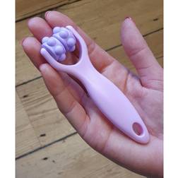 Daiso Kokubo - Cheek Up Roller 1 pc