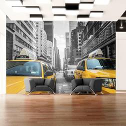 Artgeist Fototapet med motiv af New York taxi og byliv sort-hvid og gul (flere størrelser) 350x245