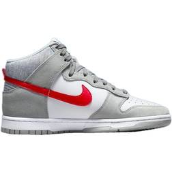 NIKE Dunk High SE GS - Light Smoke Grey/White/Light Smoke Grey/Gym Red