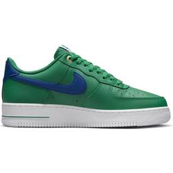 NIKE Air Force 1 '07 LV8 M - Malachite/Sail/White/Blue Jay