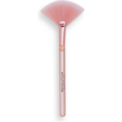 Makeup Revolution Create Detailed Fan Highlighting Brush R24