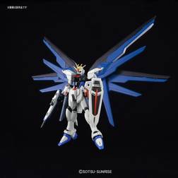 Bandai Gundam High Grade 1:144 Model Kit ZGMF-X10A Freedom Gundam