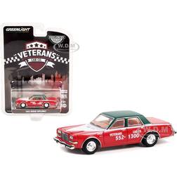 GreenLight 30283 3.25 in. 1-64 Scale Diplomat Taxi San Francisco 1983 Dodge Diecast Model Car withVeteran Cab, Red & White