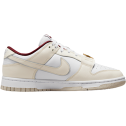 Nike Dunk Low SE W - White/Team Red/Photon Dust/Phantom