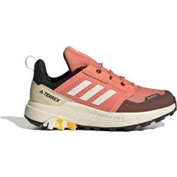 adidas Kid's Terrex Trailmaker Mid RAIN.RDY - Coral Fusion/Wonder White/Solar Gold