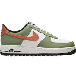 NIKE Air Force 1 '07 M - Oil Green/White/Sail/Safety Orange