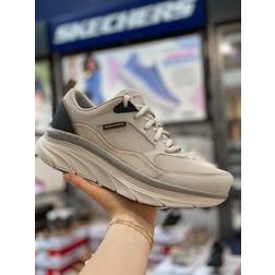 Skechers Relaxed Fit DLux Walker New Moment