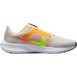 NIKE Air Zoom Pegasus 40 M - White/Coconut Milk/Volt/Multicolour