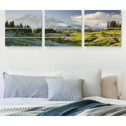 3-teiliges Holzbild Plankenoptik Bergwiese mit Blumen vor Mt. Rainier